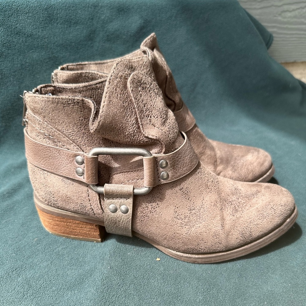 EUC booties size 6.5